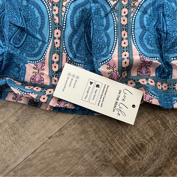 CUPSHE size small, never worn. Was hard to get a good pick. But it’s beautiful. - Picture 7 of 7